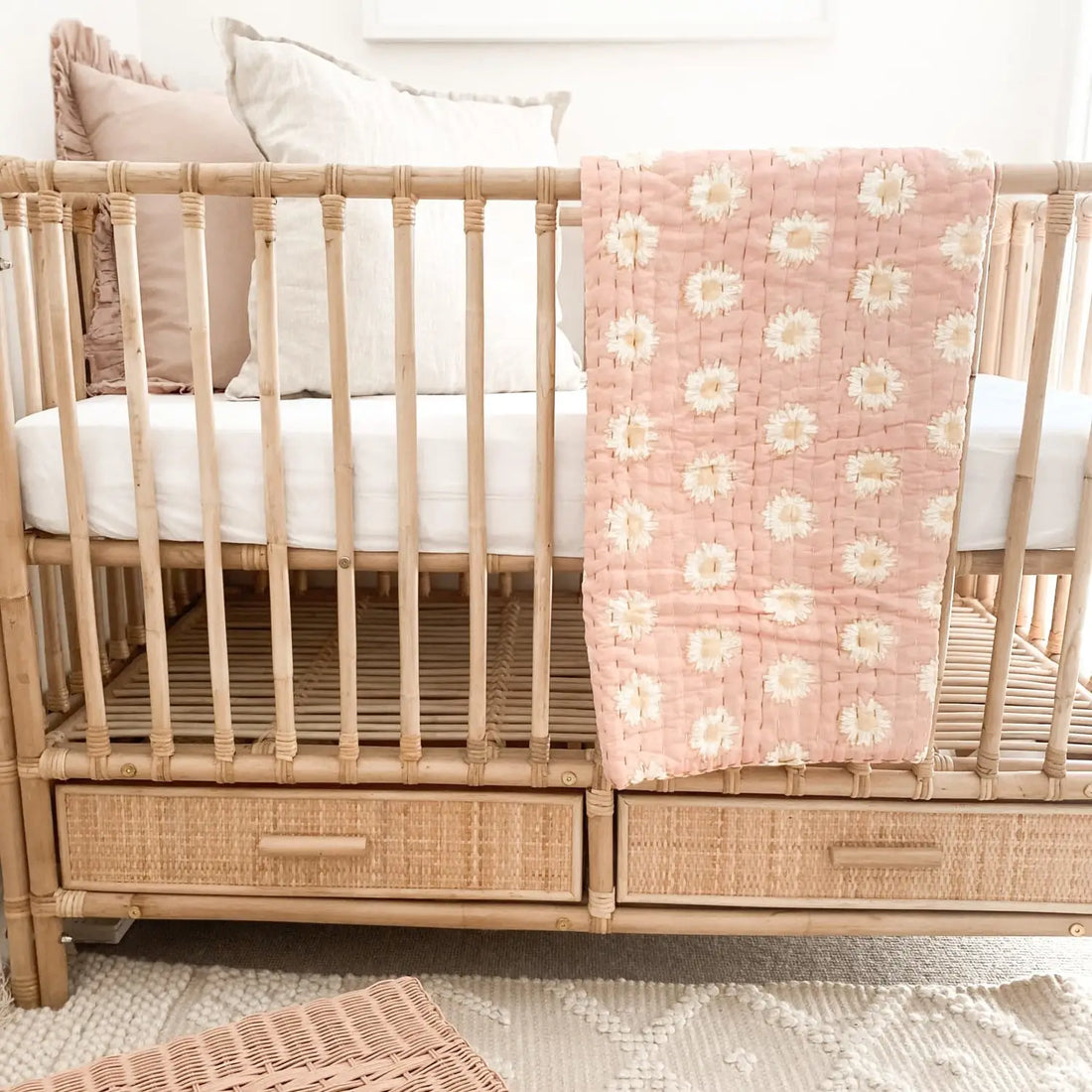 5 reasons why a cot quilt is the best baby gift